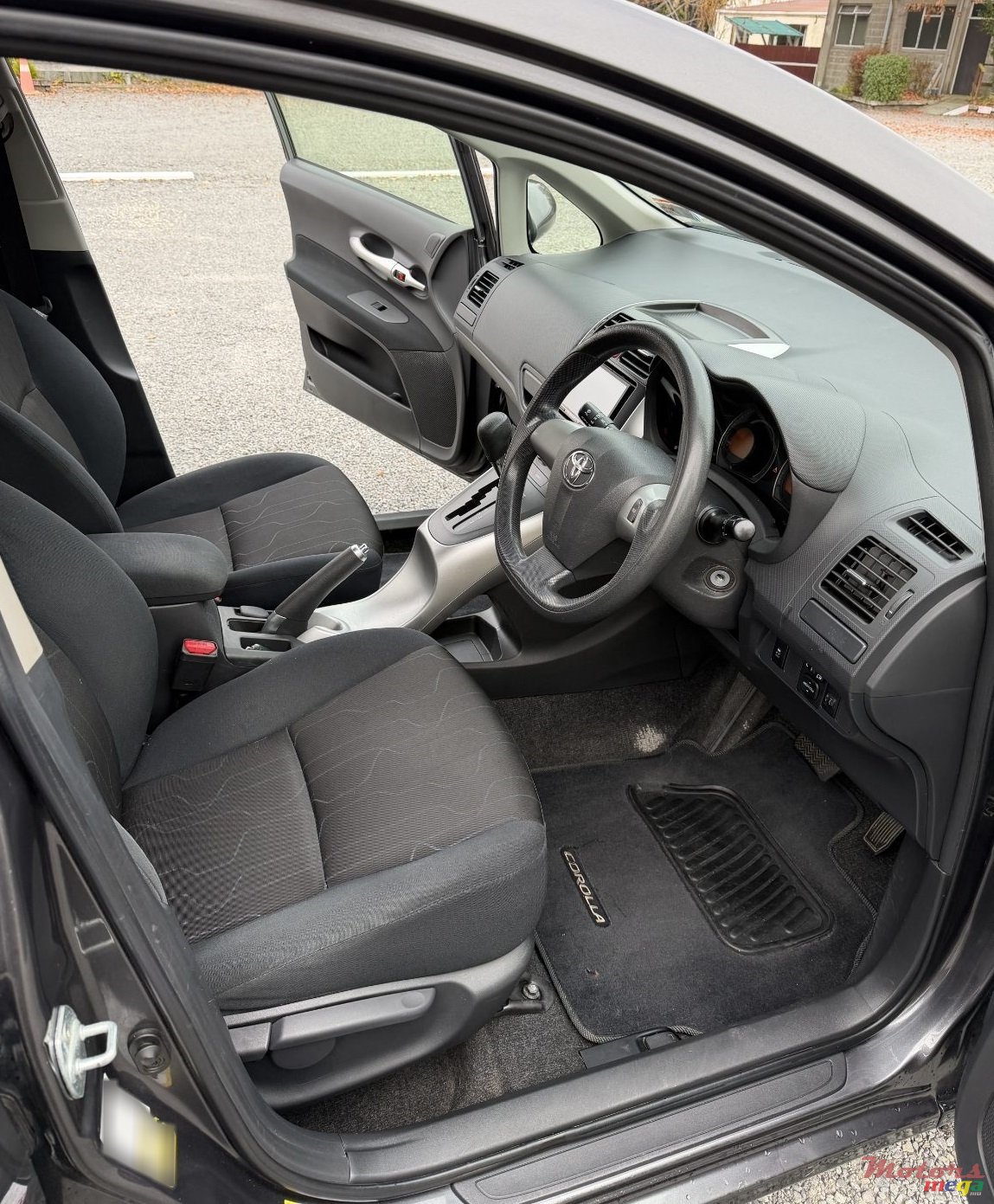 2012' Toyota Corolla photo #2