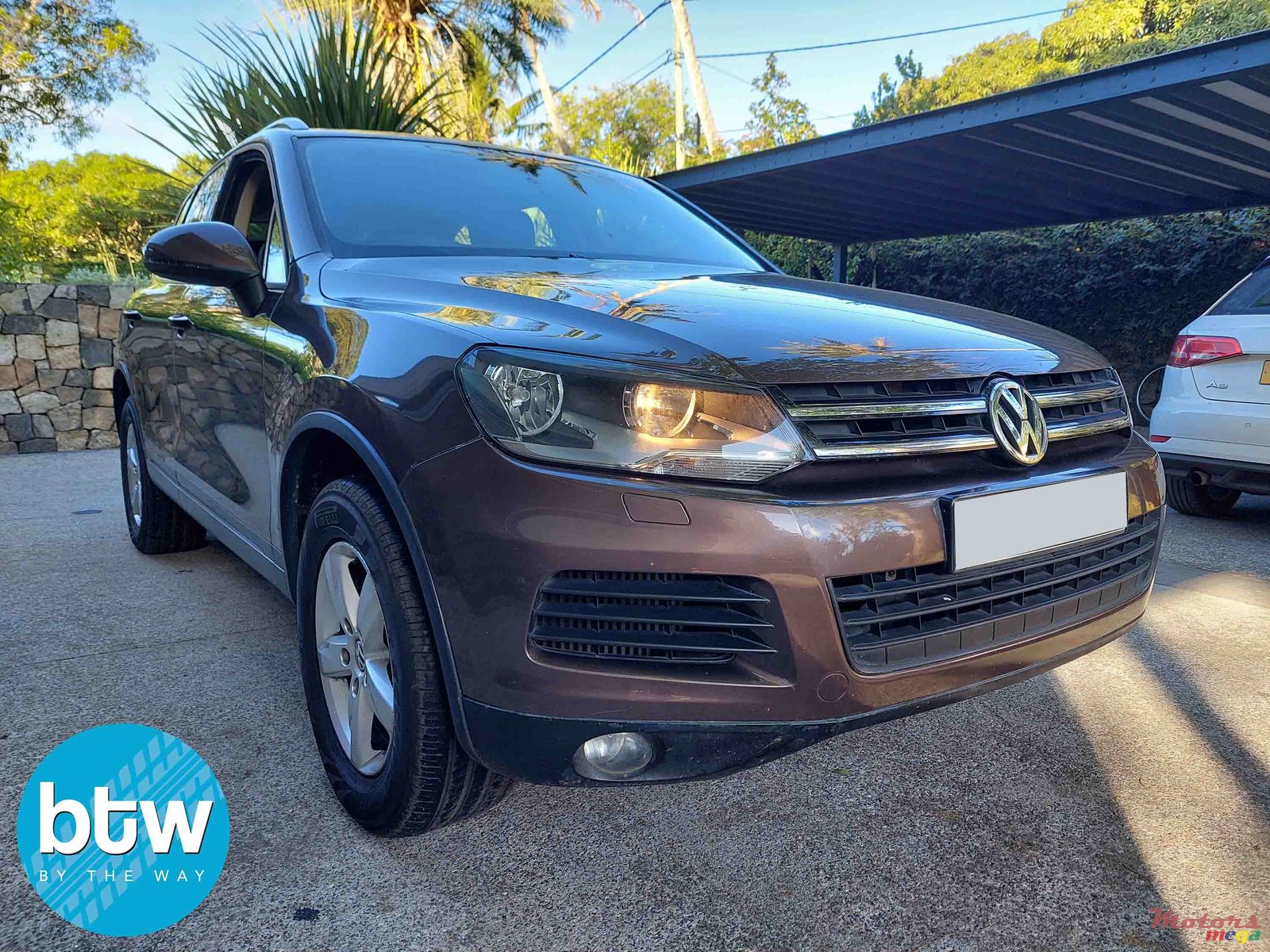 2014' Volkswagen Touareg photo #1