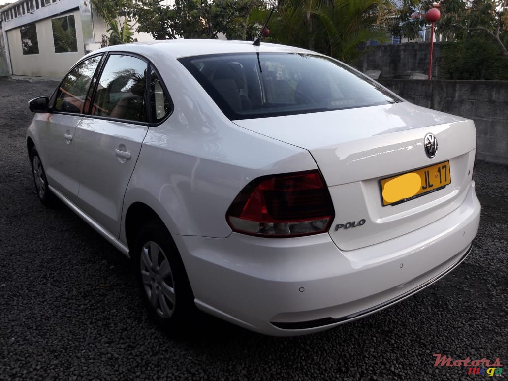 2017' Volkswagen Polo photo #3