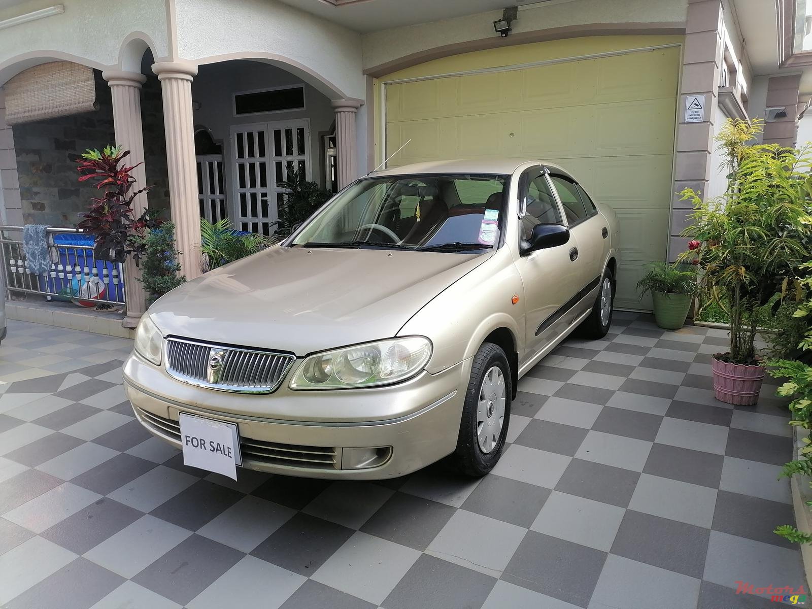 2004' Nissan Sunny photo #1
