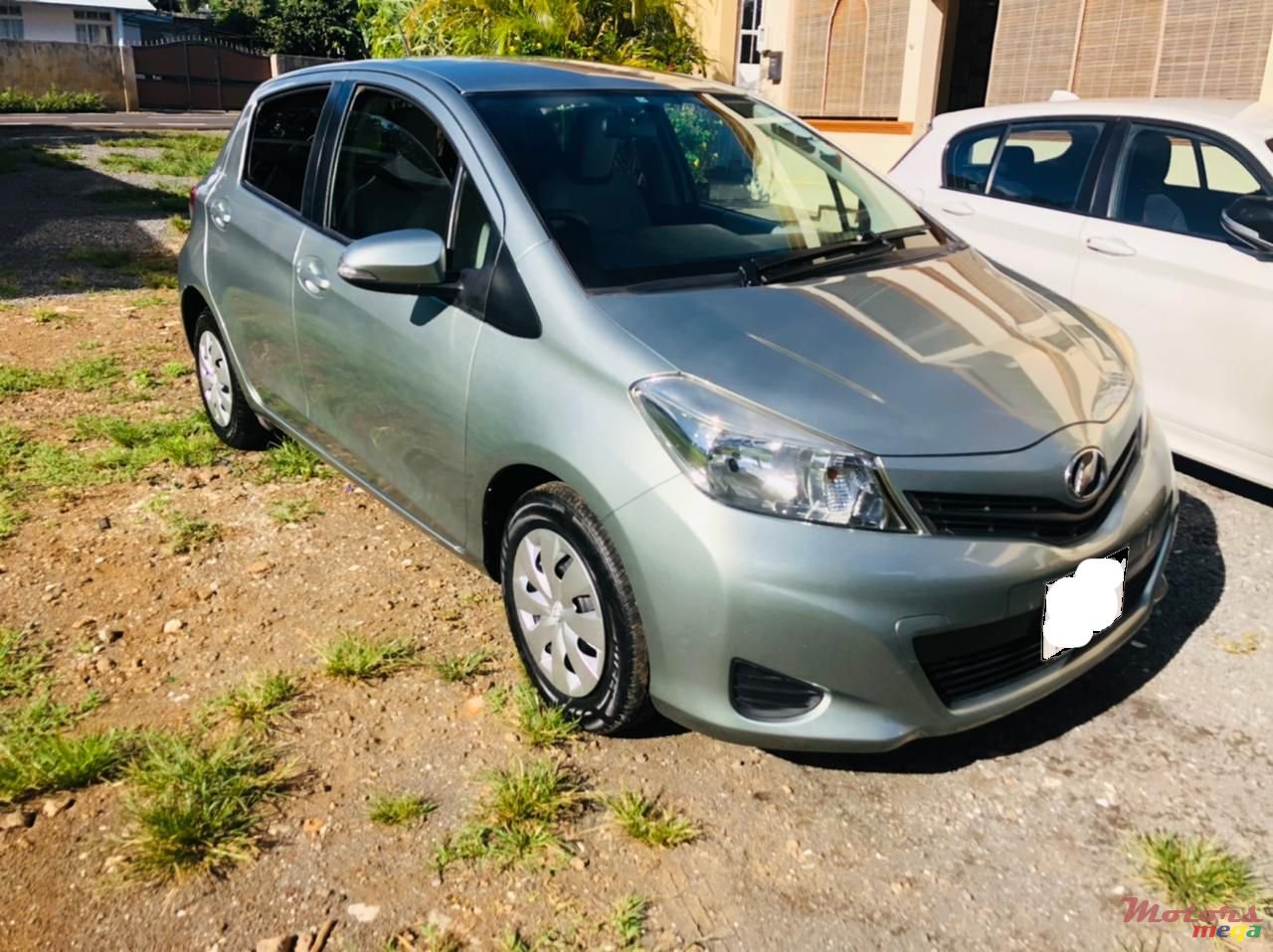 2011' Toyota Vitz photo #2