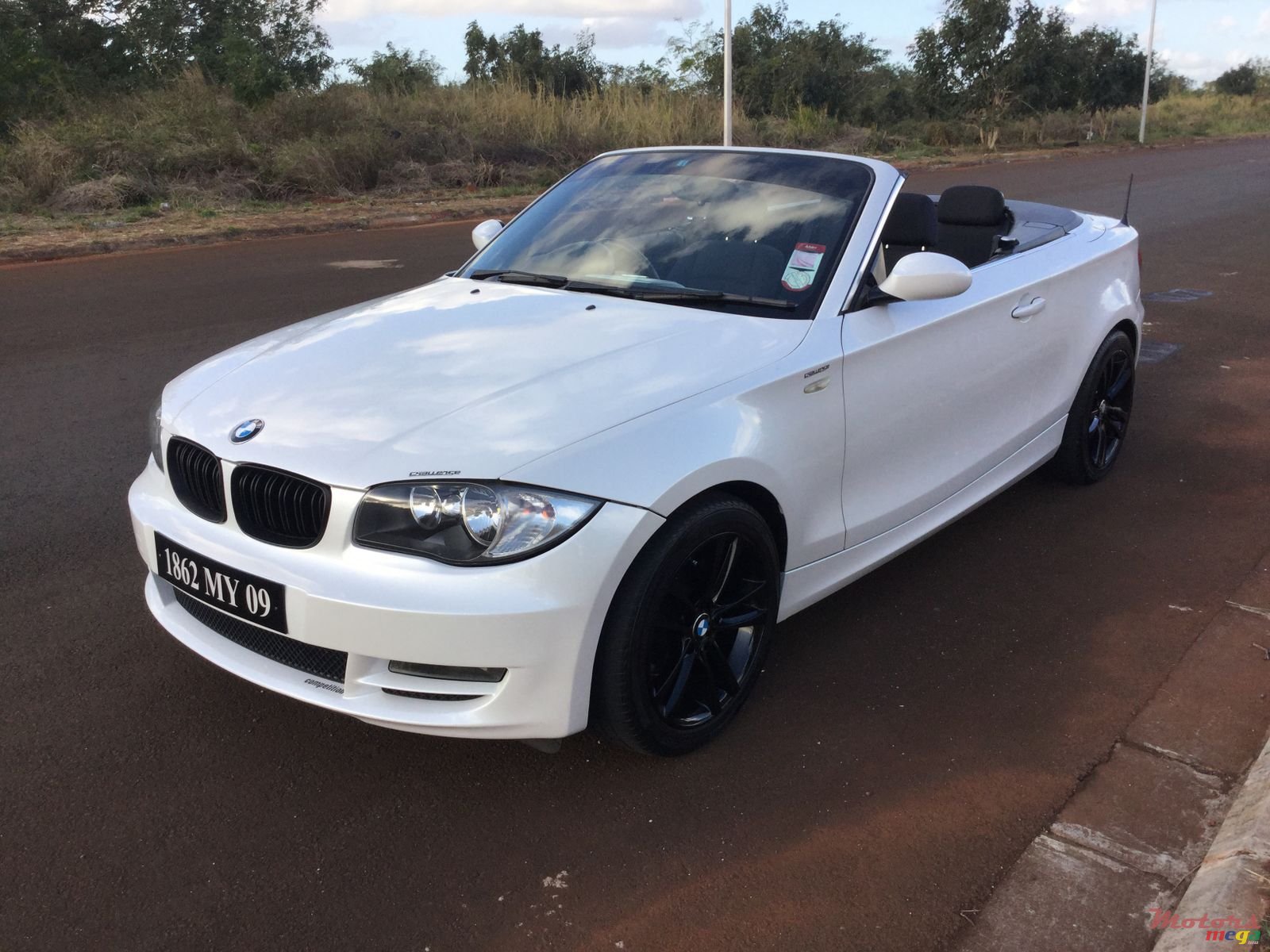 2009' BMW 120 Cabriolet photo #2