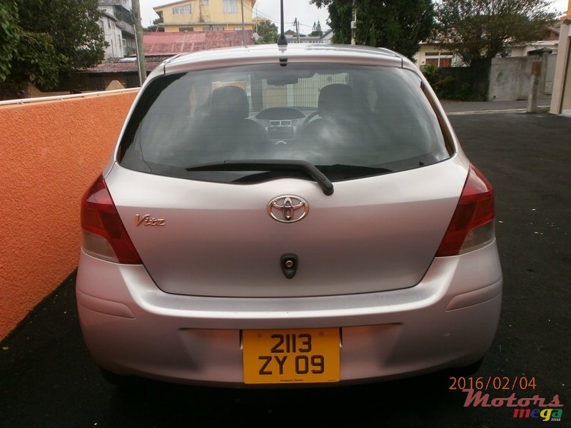 2009' Toyota Vitz photo #6