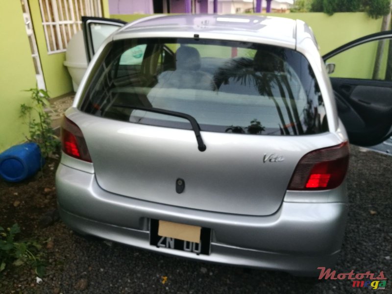 2000' Toyota Vitz photo #1