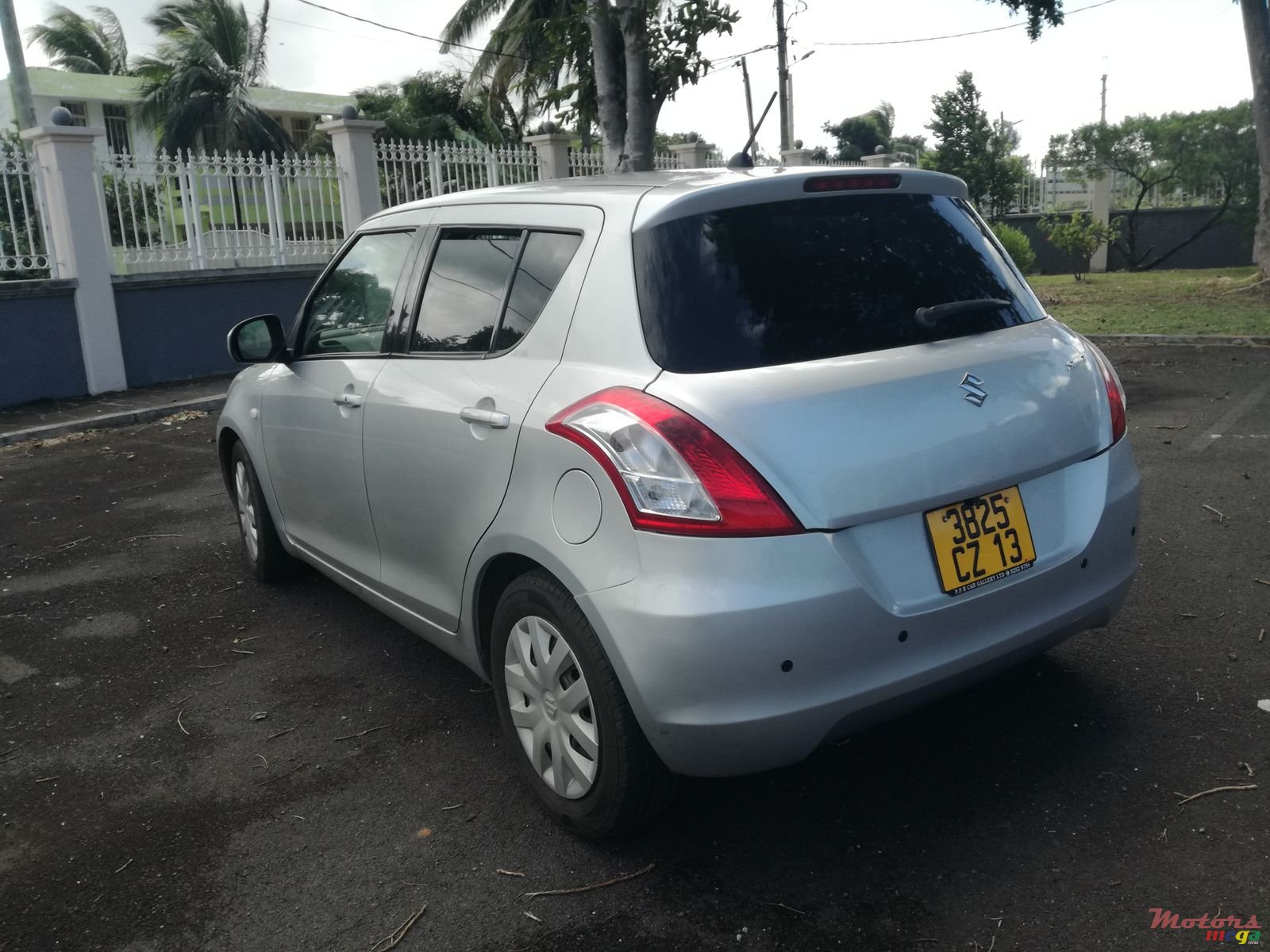 2013' Suzuki Swift photo #1