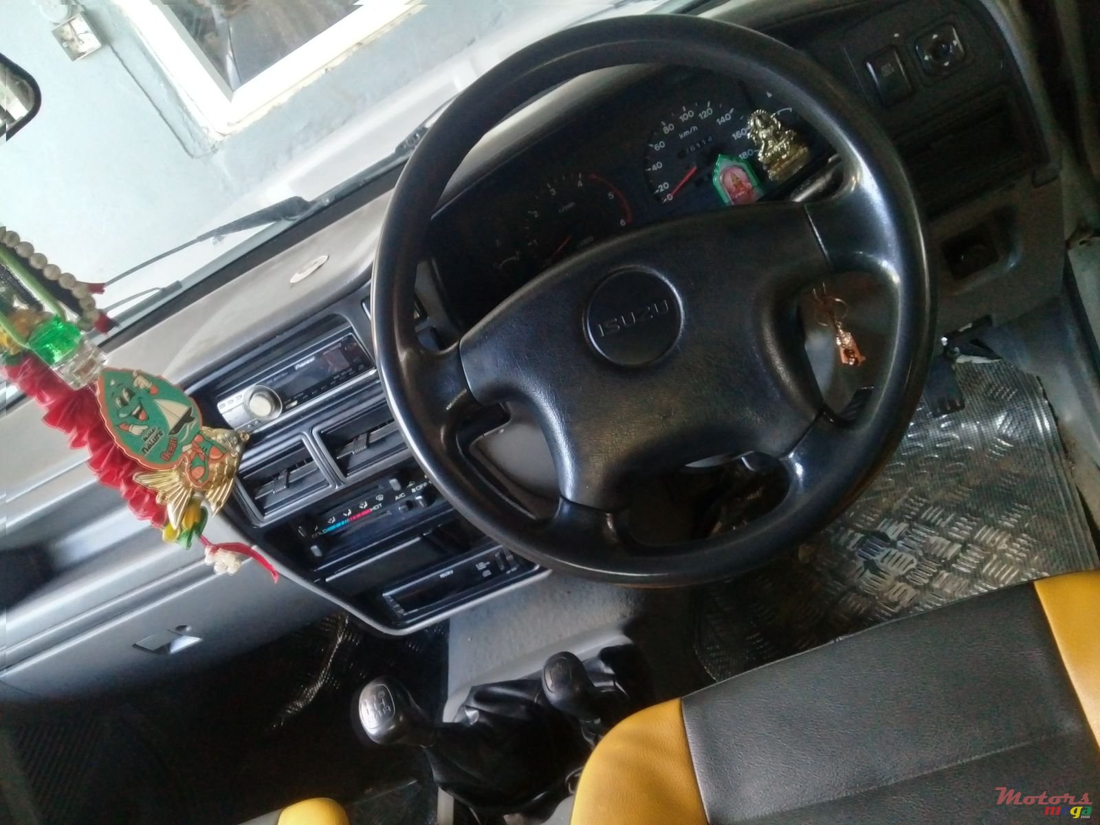 2001' Isuzu photo #5