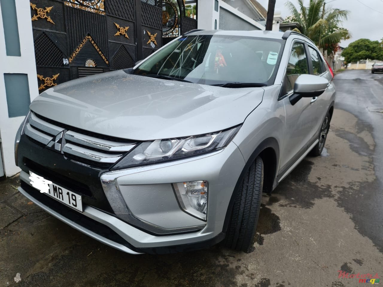 2019' Mitsubishi Eclipse photo #2