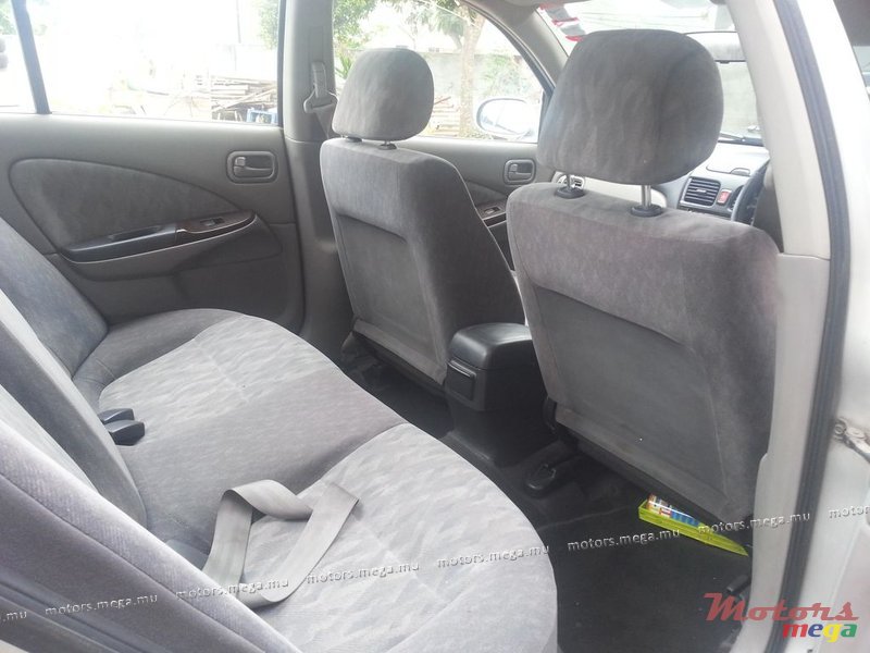 2001' Nissan photo #5