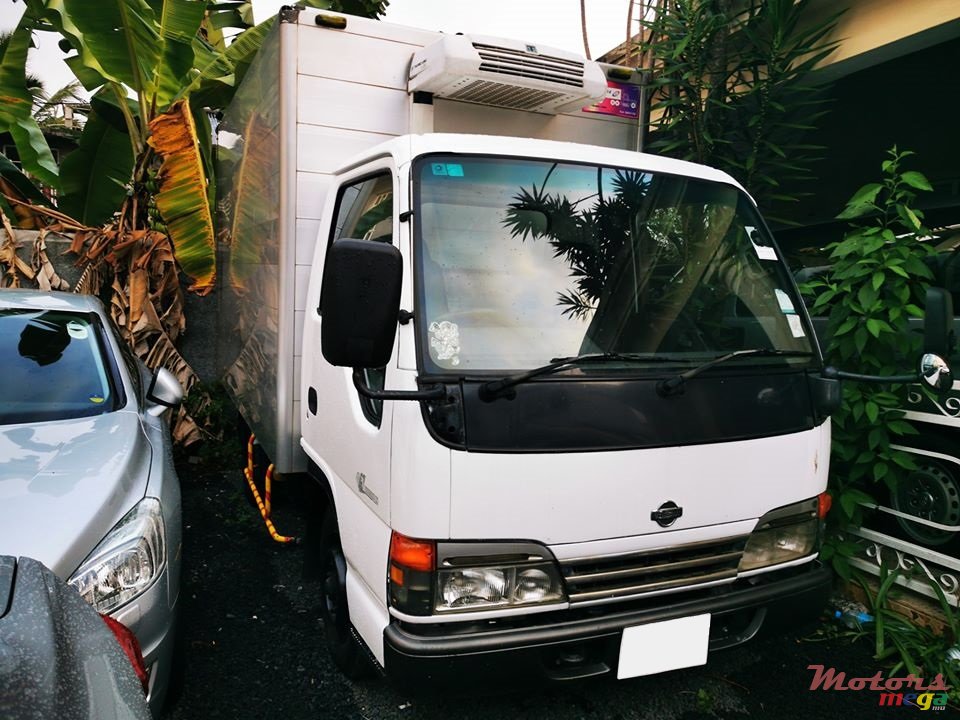 2001' Nissan Atlas photo #2