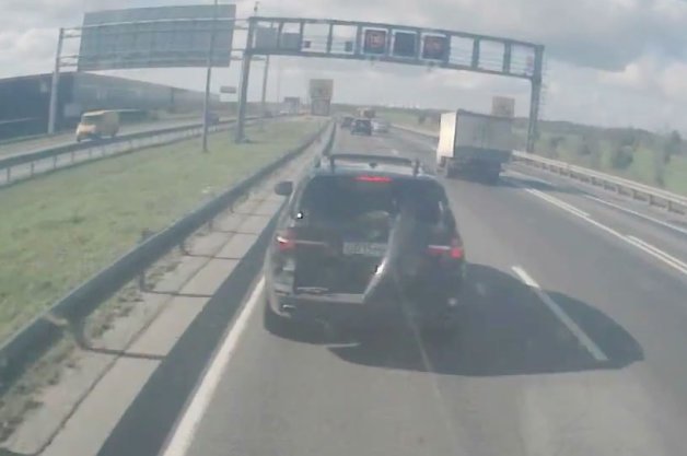 BMW X5 Driver Repeatedly Fails to Understand Big Rig Braking Distances