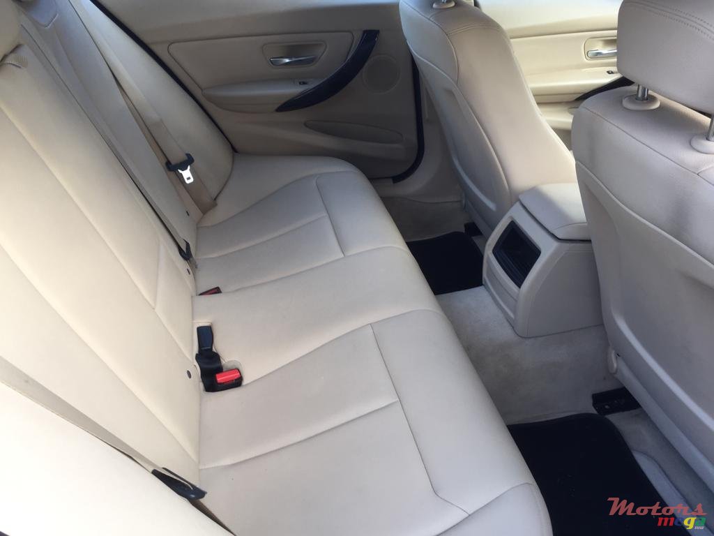 2012' BMW 320 photo #6