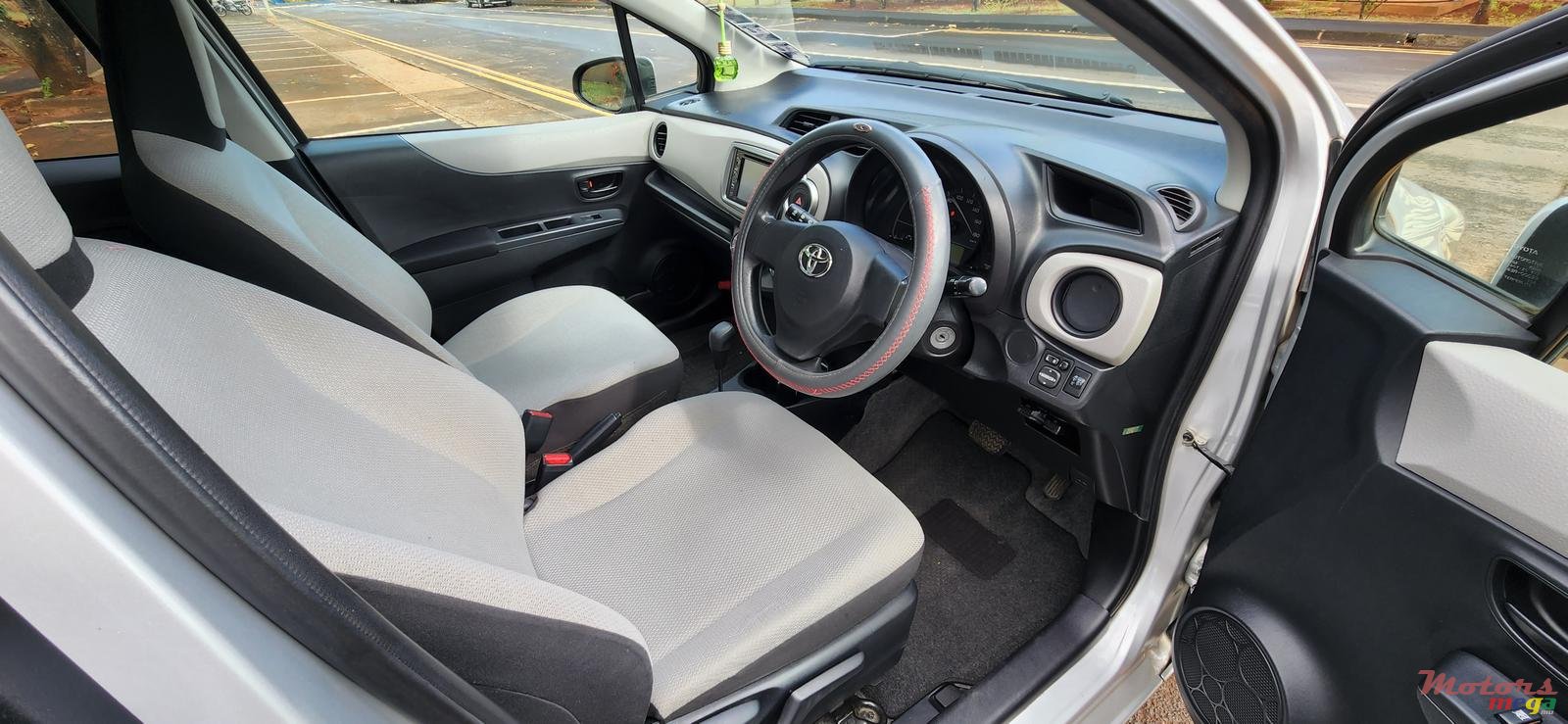 2011' Toyota Vitz 1000Cc photo #6