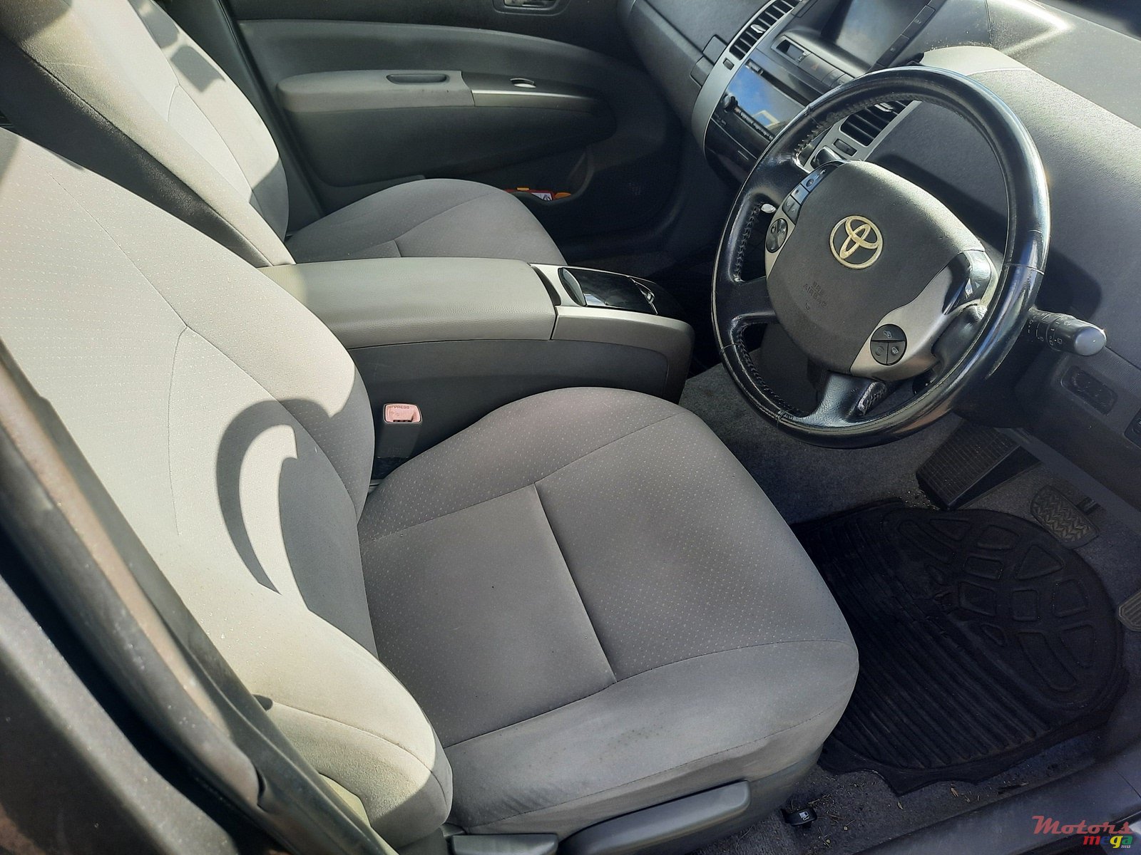 2009' Toyota Prius photo #3