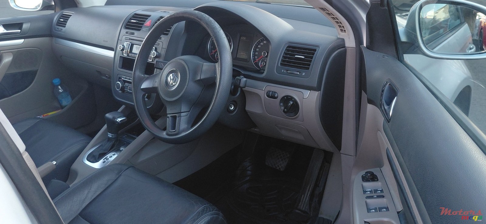 2010' Volkswagen Jetta photo #4