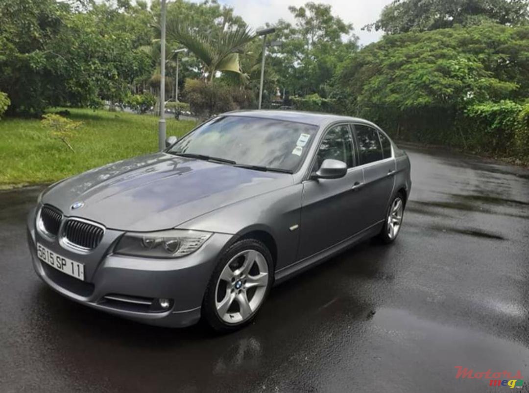 2011' BMW 320 photo #1