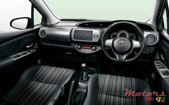 2014' Toyota Vitz photo #3