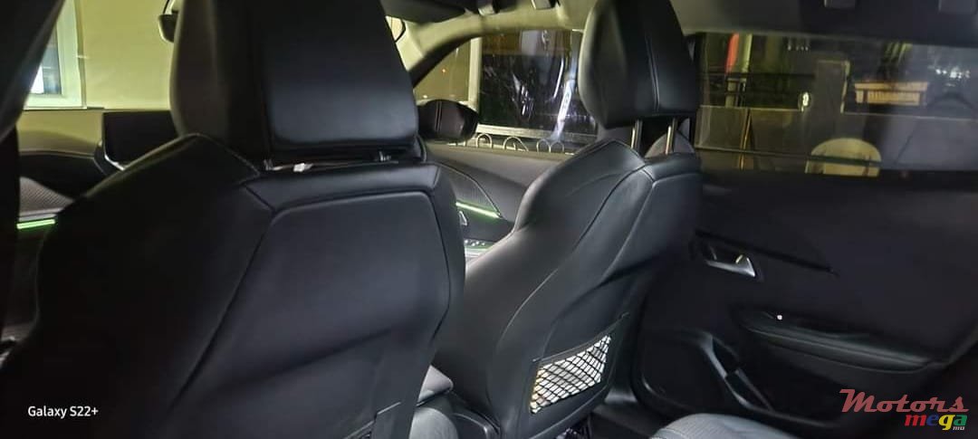 2023' Peugeot 2008 GT photo #3
