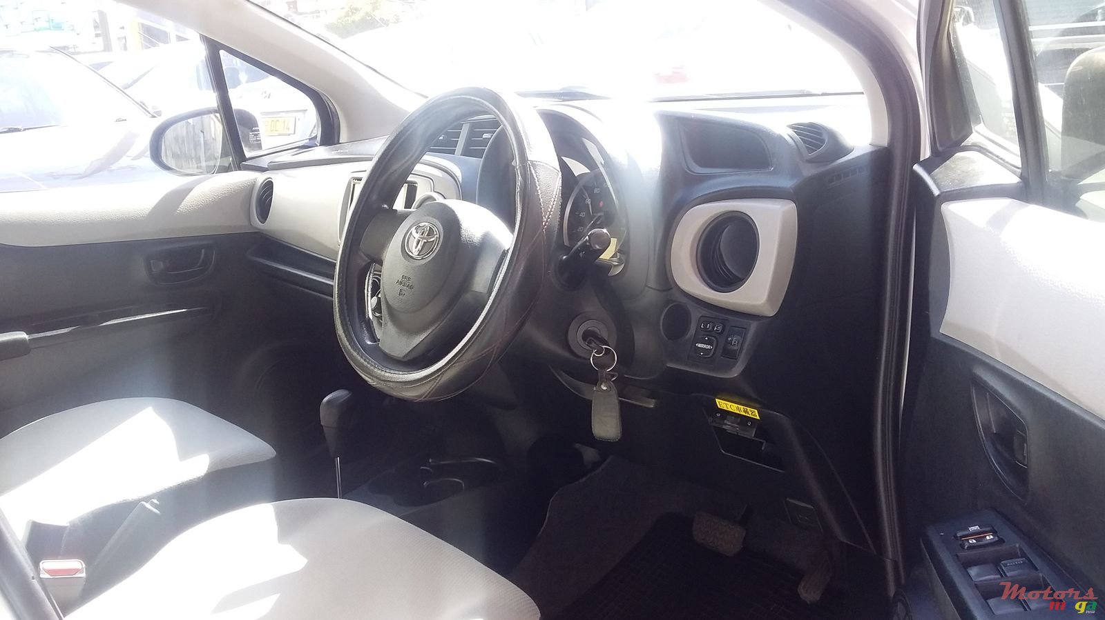 2013' Toyota Vitz photo #3