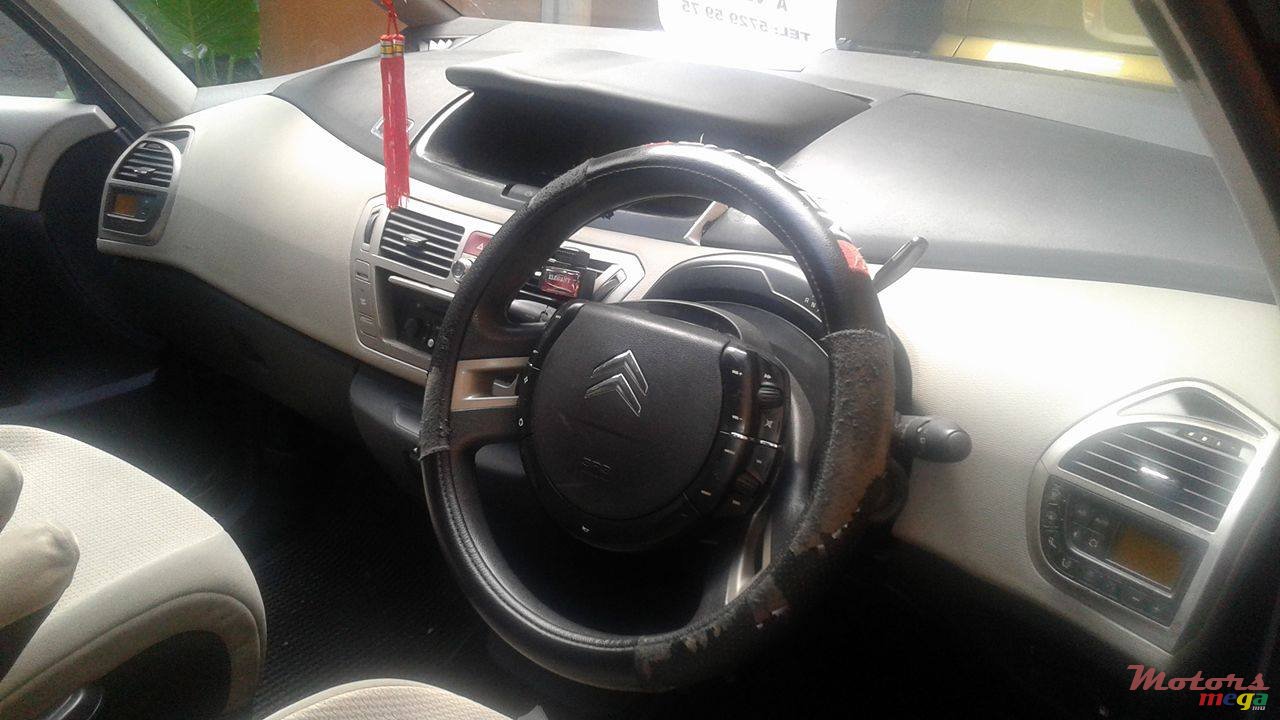 2007' Citroen C4 Picasso photo #2