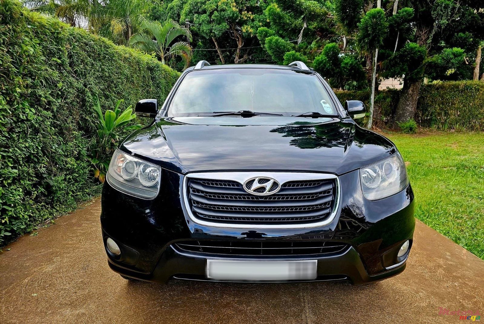 2010' Hyundai Santa Fe photo #1