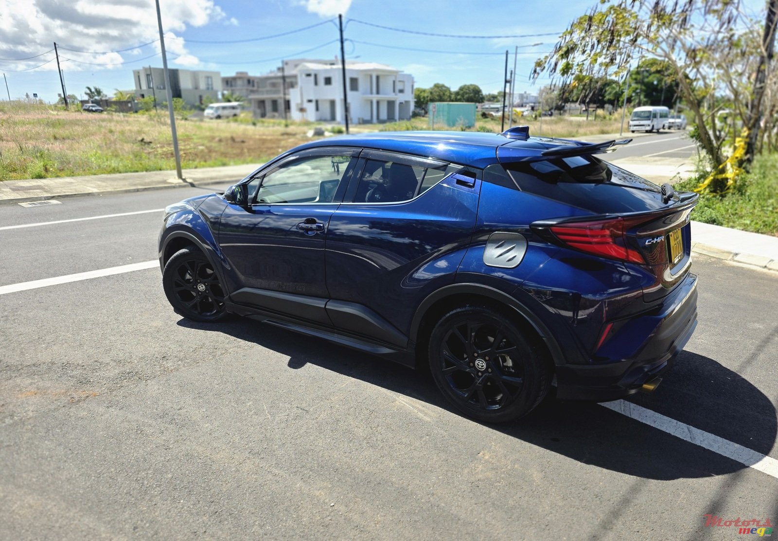 2021' Toyota C-HR photo #2