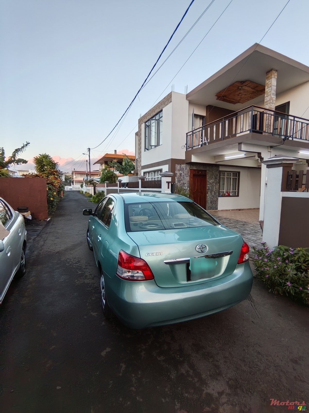 2006' Toyota Belta photo #1