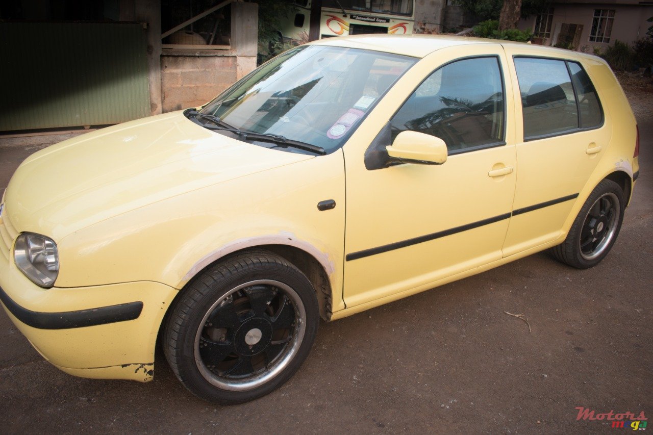 2003' Volkswagen Golf IV photo #2