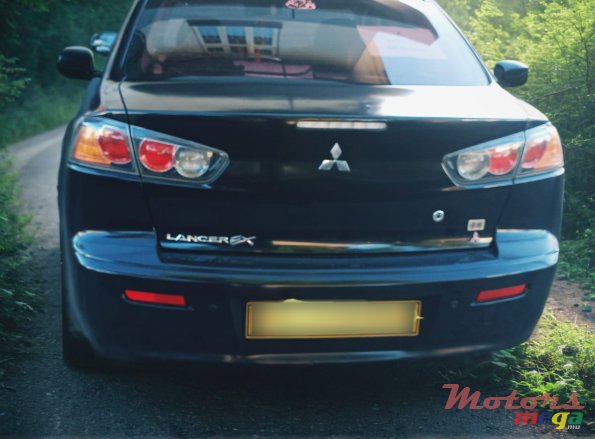 2016' Mitsubishi photo #2