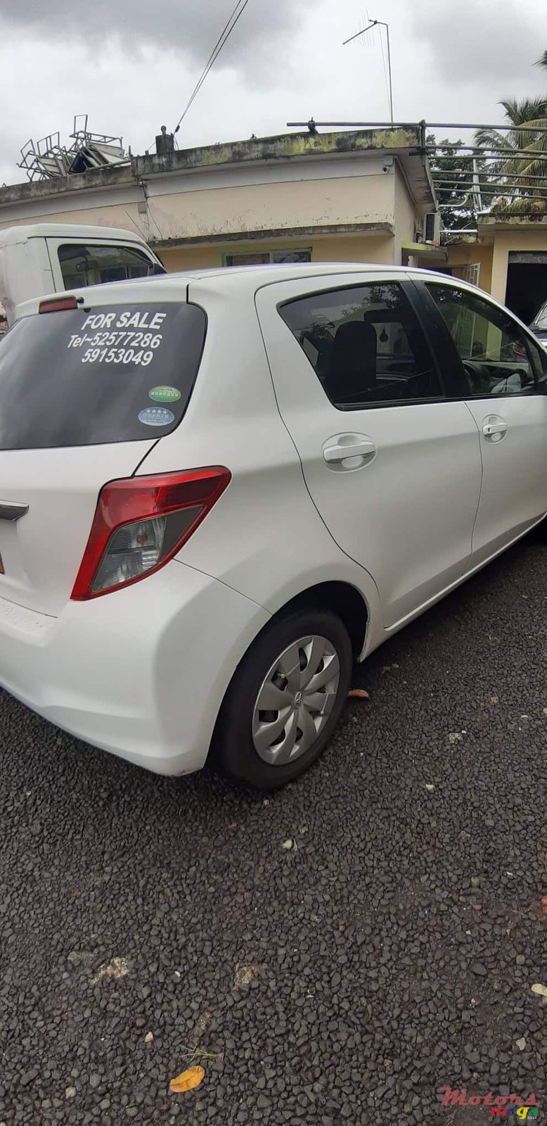 2013' Toyota Vitz photo #1