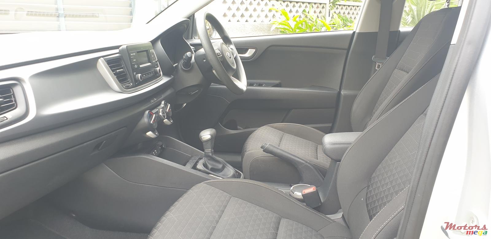 2019' Kia Rio photo #3