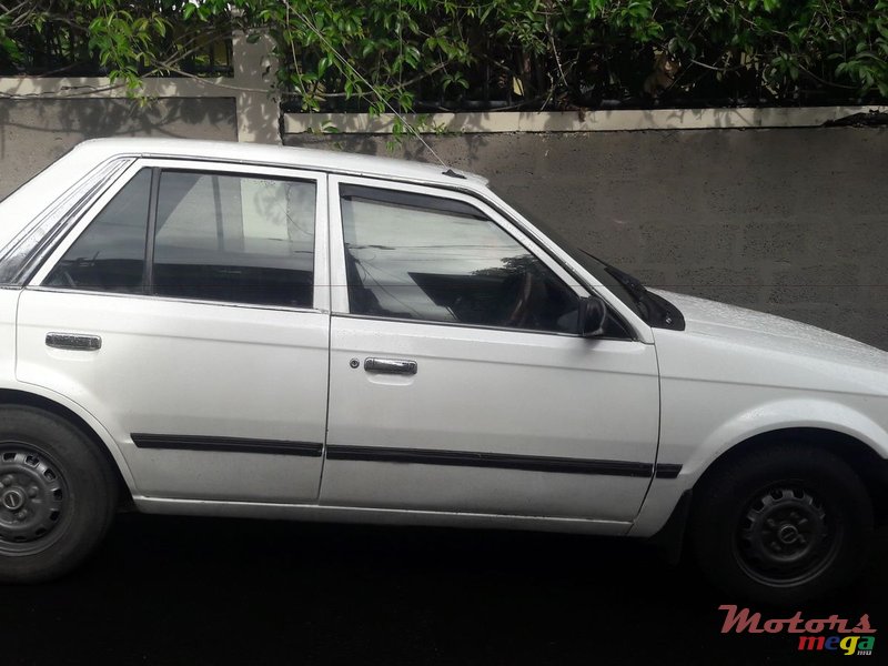 1989' Mazda 323 Ancien modèle photo #2