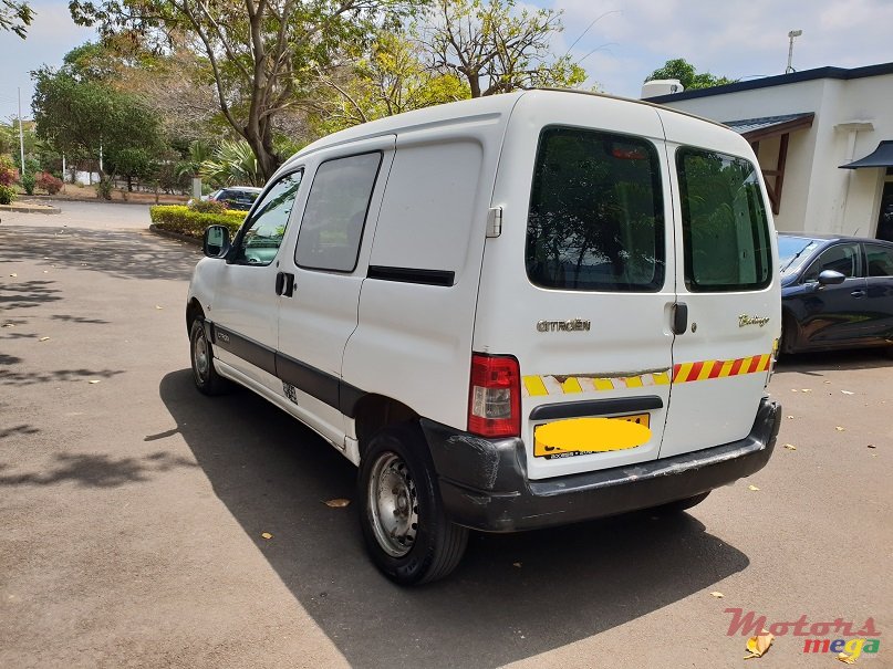2011' Citroen Berlingo photo #2