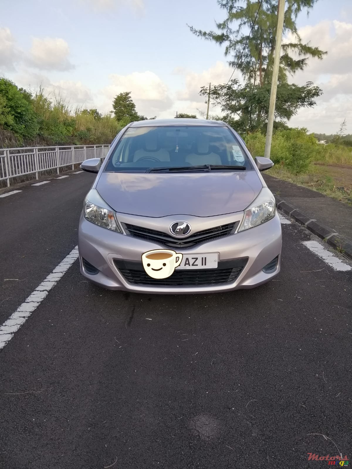 2011' Toyota Vitz photo #3