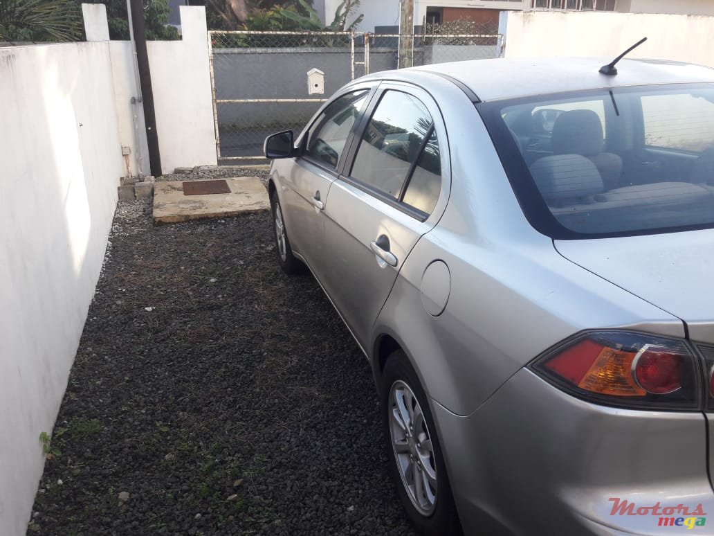 2013' Mitsubishi Lancer Evolution photo #5
