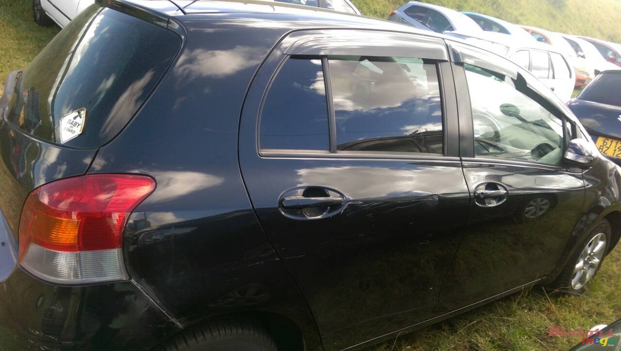 2009' Toyota Vitz photo #4