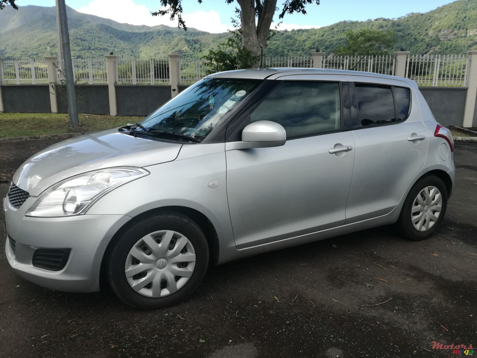 2013' Suzuki Swift photo #2
