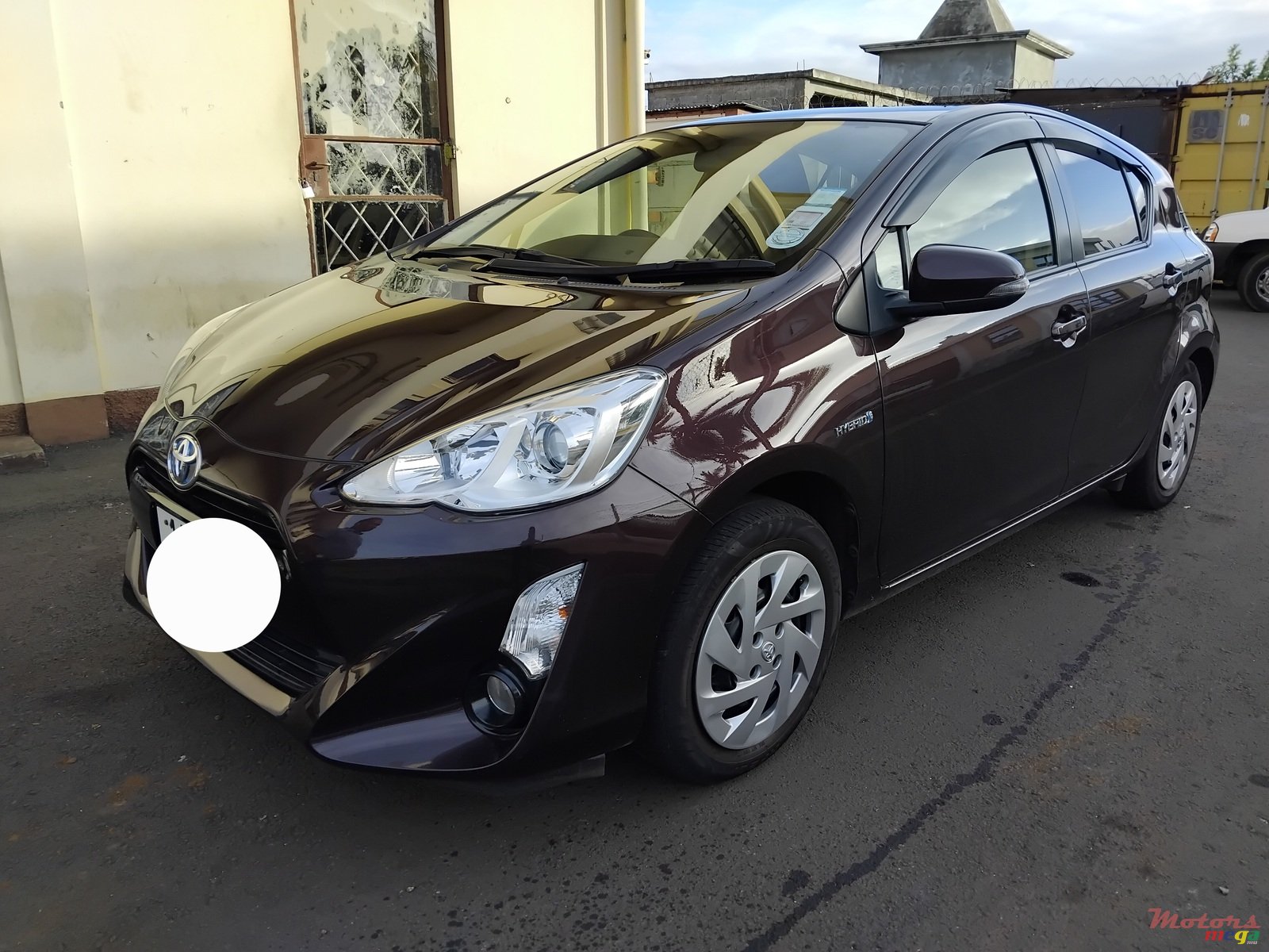 2016' Toyota Aqua photo #2