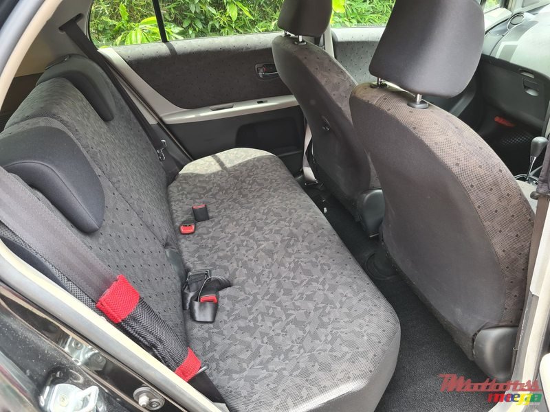 2010' Toyota Vitz photo #1