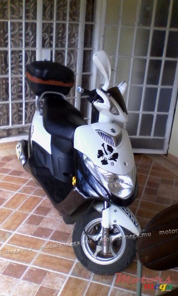 2011' Suzuki AN 125 photo #2