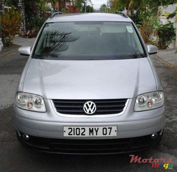 2007' Volkswagen Touran photo #4