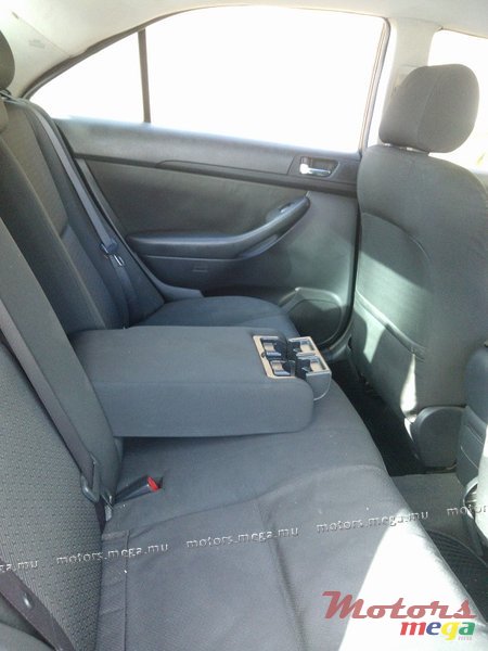 2007' Toyota Avensis photo #3