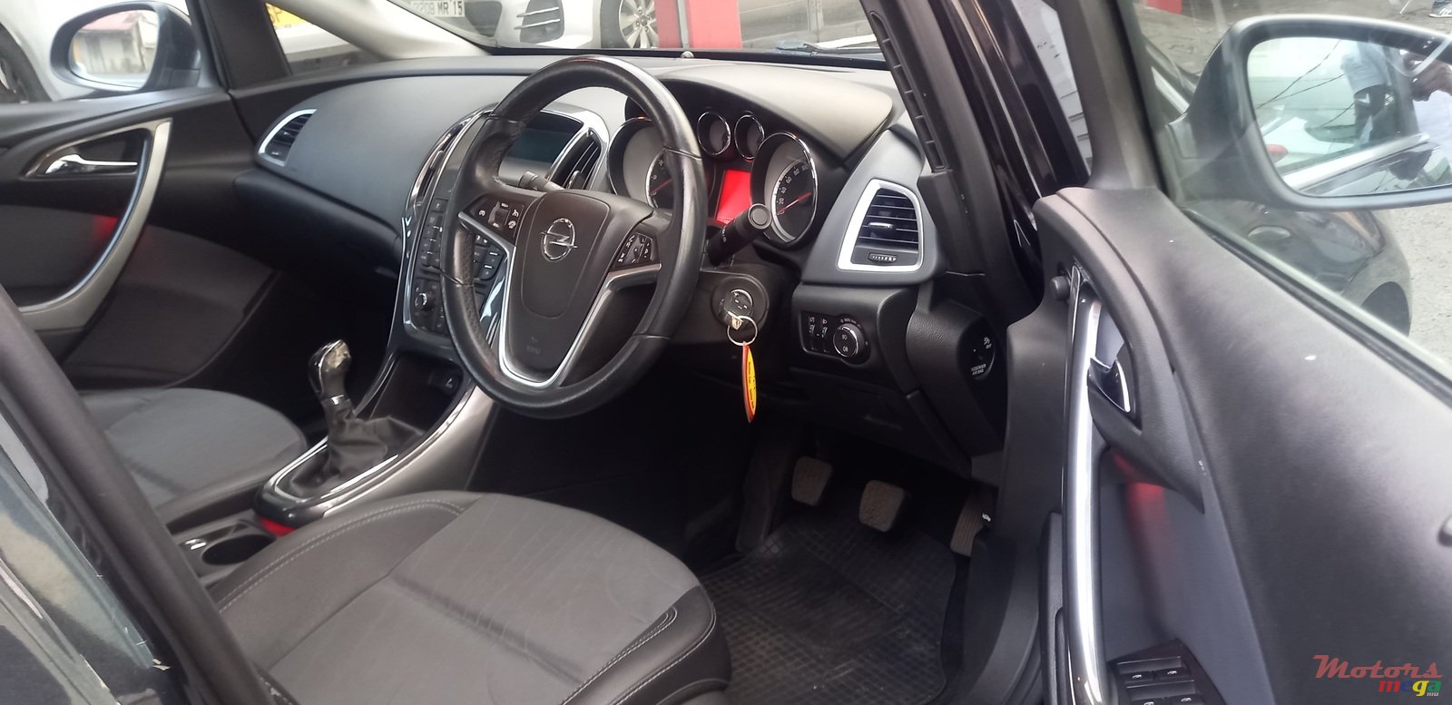 2013' Opel Astra photo #5