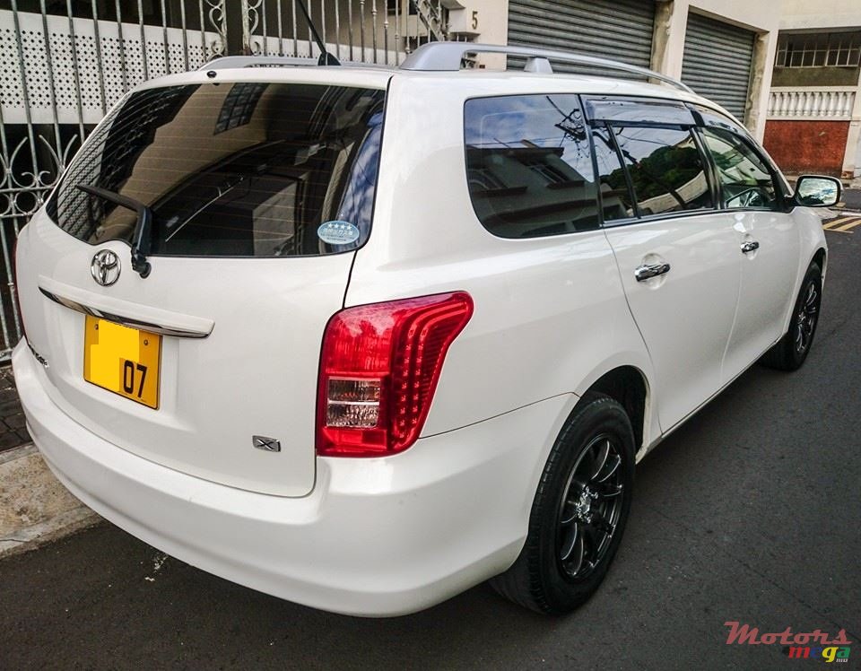 2007' Toyota Axio Fielder photo #2