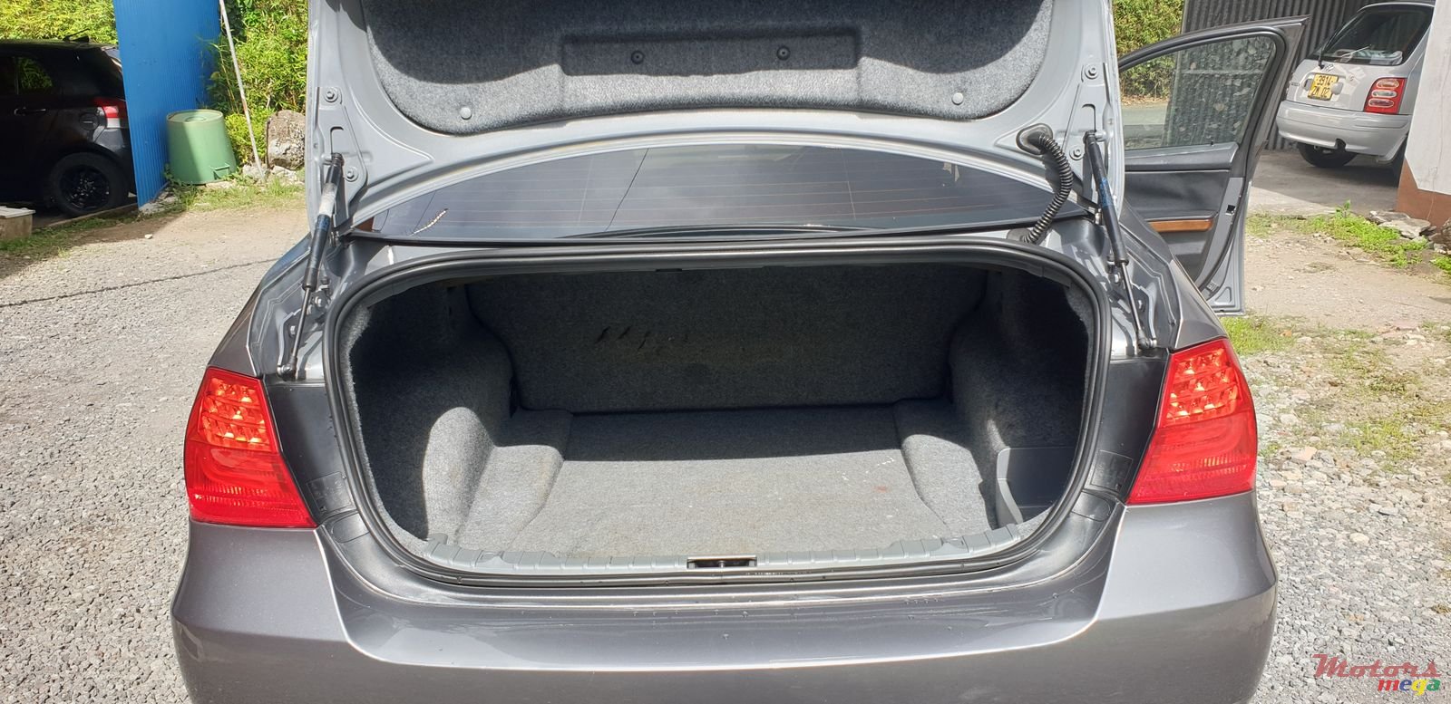 2008' BMW 320 E 90 photo #5