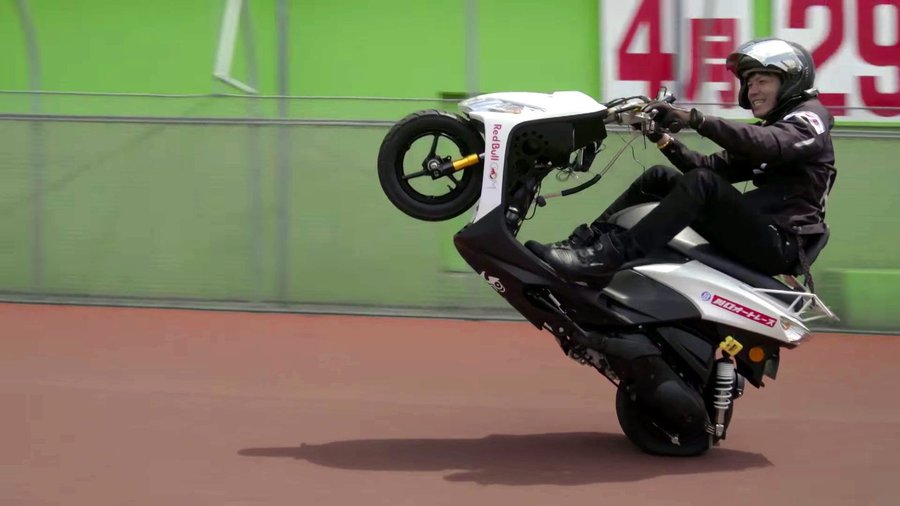 Japanese Stunt Rider Sets World Wheelie Record