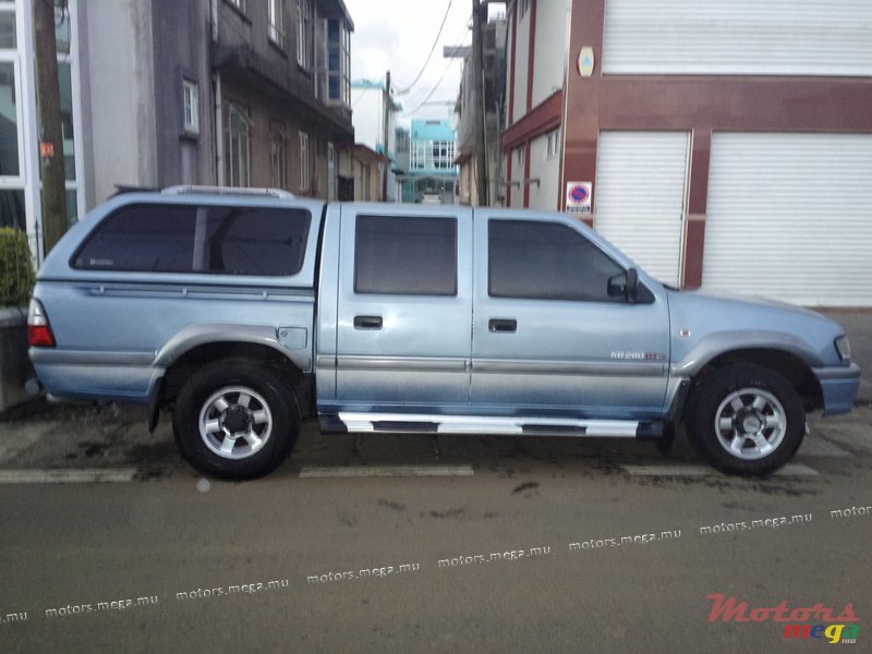 2002' Isuzu KB280 photo #1