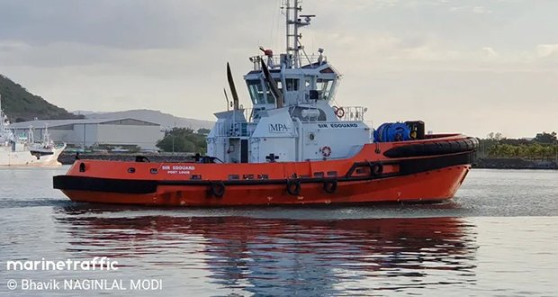 Collision dans le port: Les navires accidentés renfloués