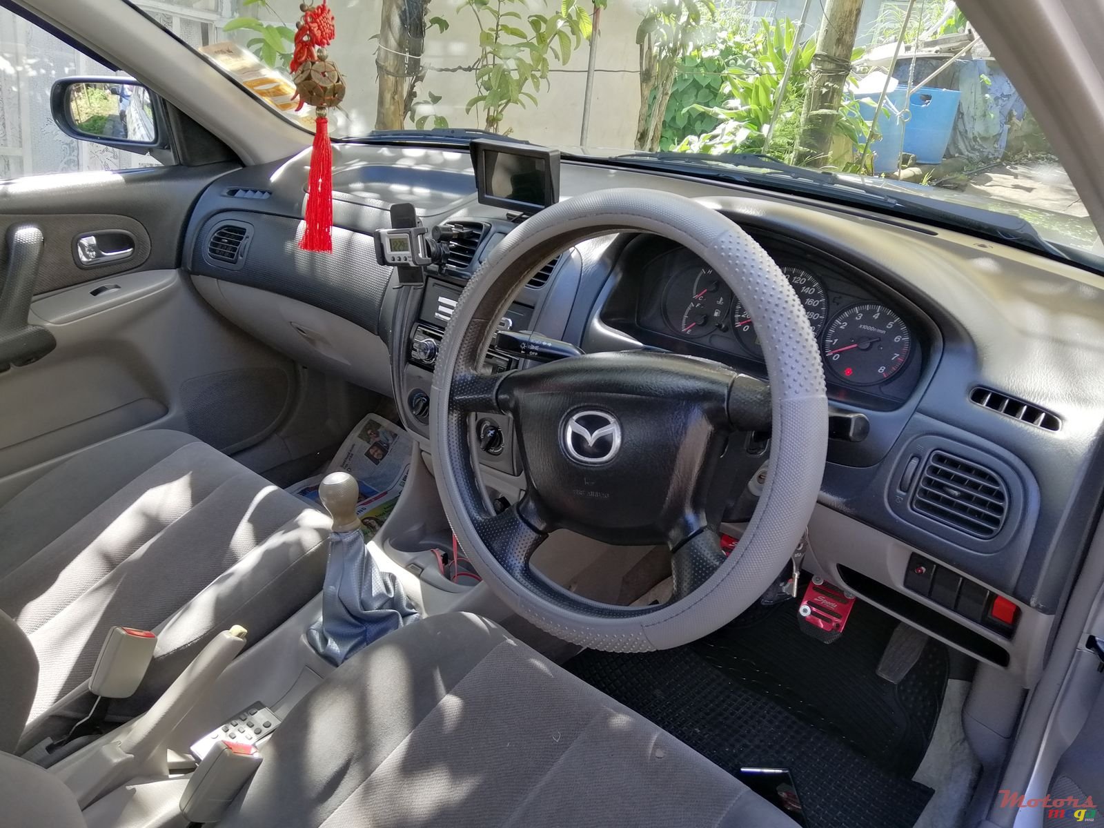 2002' Mazda 323 photo #6