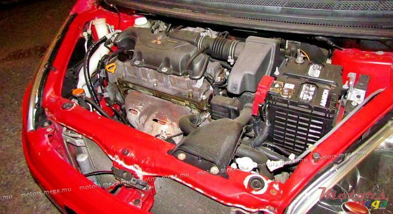 2004' Mitsubishi Colt photo #5