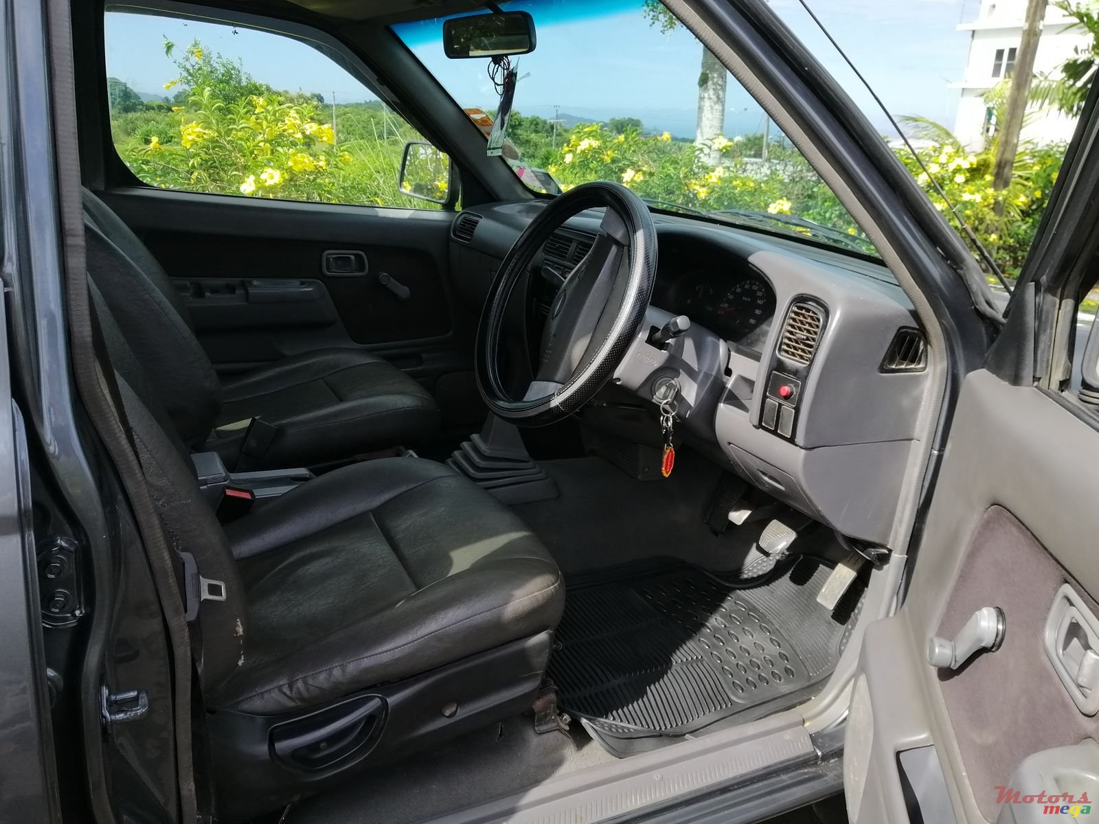 2005' Nissan Pickup Hardbody 4x2 photo #5